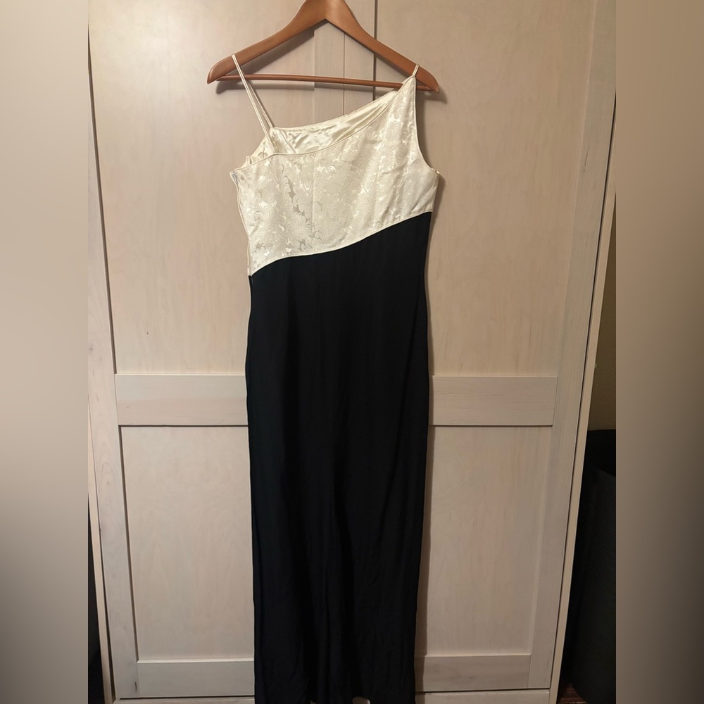Vintage Scott McClintock Black and Cream One-Shoulder Dress